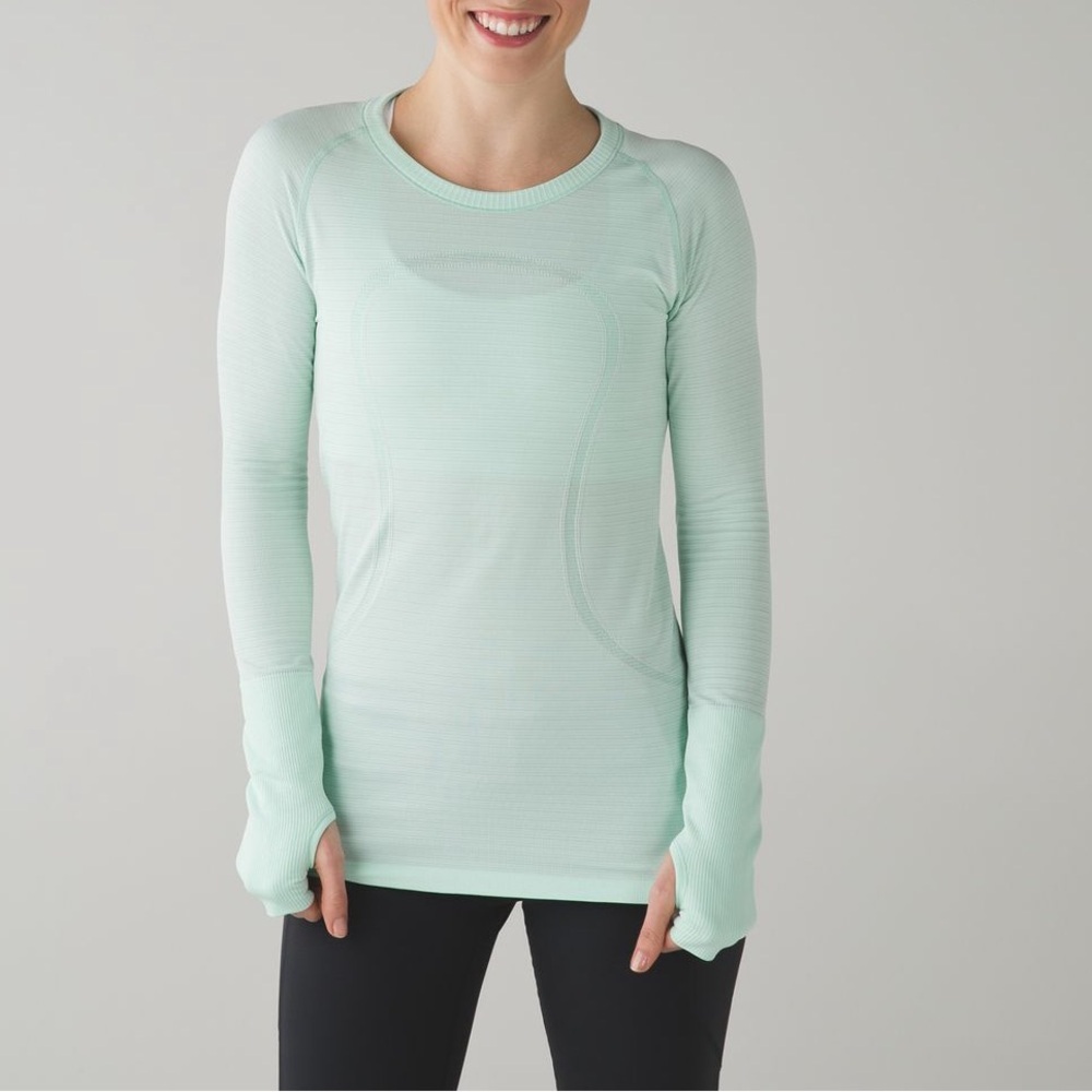 Lululemon 6 Swiftly Tech Long Sleeve Crew in Heathered Sea Mist